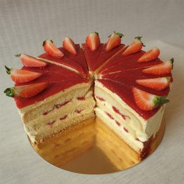 Vaniliás epres tortaszelet