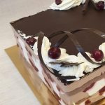 Szögletes feketeerdő torta