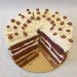 Fehércsokis sós karamellás tortaszelet