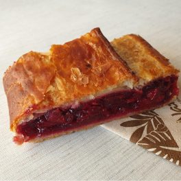 Rétes meggyes