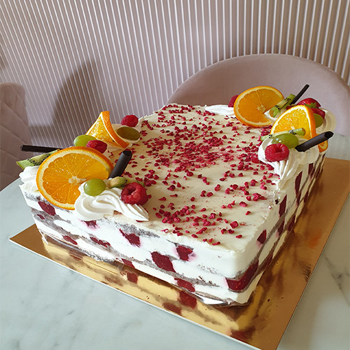 Szögletes fehércsoki málna torta